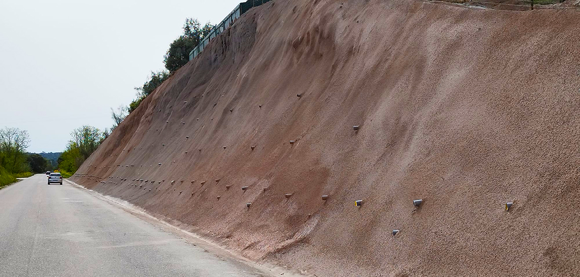 Estabilização de talude na EN2: fotografia 1