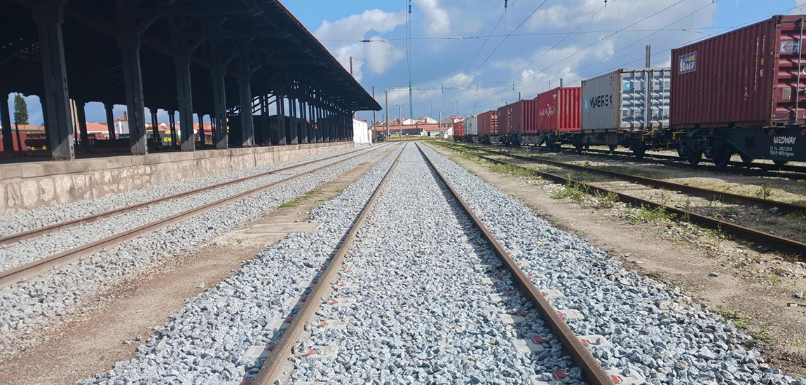 Fotografia do processo de reabilitação das Linhas da triagem na Estação do Entroncamento: fotografia 2