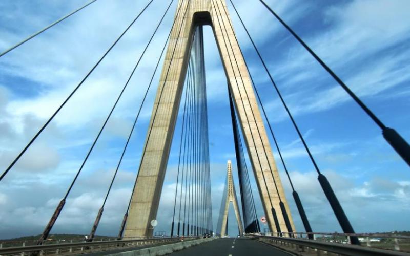 Ponte Internacional Sobre o Rio Guadiana em Vila Real de Santo António e Viaduto de Acesso