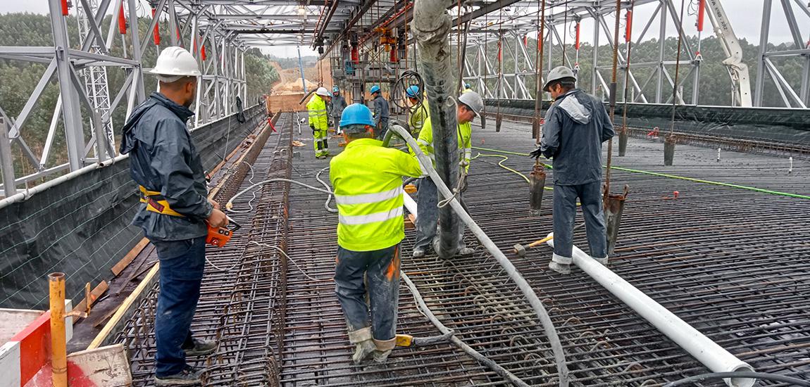 Obra da Variante à EN14 - Foto de trabalhos no viaduto